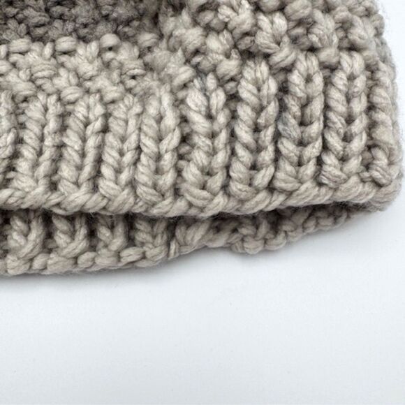 Women’s Gray Beanie Two-Tone Handmade Knit Winter Hat Soft Chunky Yarn One Size - Picture 6 of 9